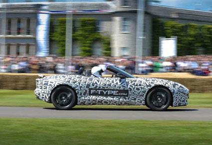 جاكوار تكشف عن سيارة F-TYPE الرياضية  